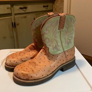 Short twisted X cowboy boots